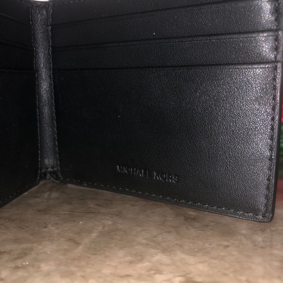 Men’s Monogram Michael Kors wallet - Picture 4 of 5